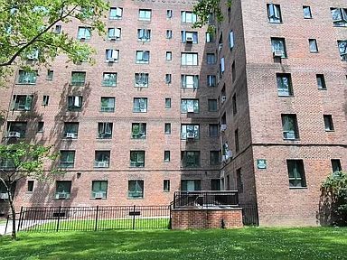 Primary Photo - 1670 Metropolitan Ave
