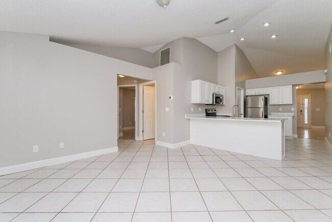 Building Photo - 1540 Chepacket St