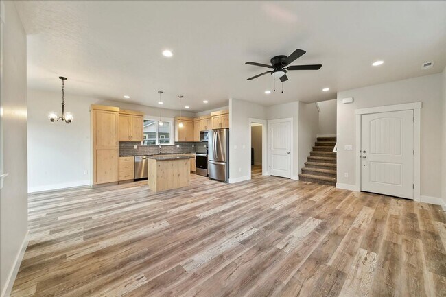 Foto del edificio - Spacious 3 Bed, 2.5 Bath Rental in Homedal...