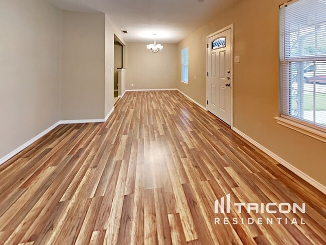 Building Photo - 350 Lemur Dr