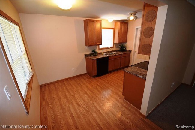 Foto del edificio - 27411 Long St