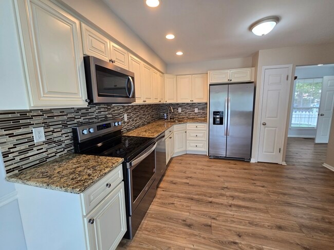 Building Photo - 1722 McNelis Dr