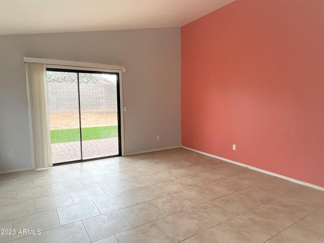 Building Photo - 3140 W Robin Ln