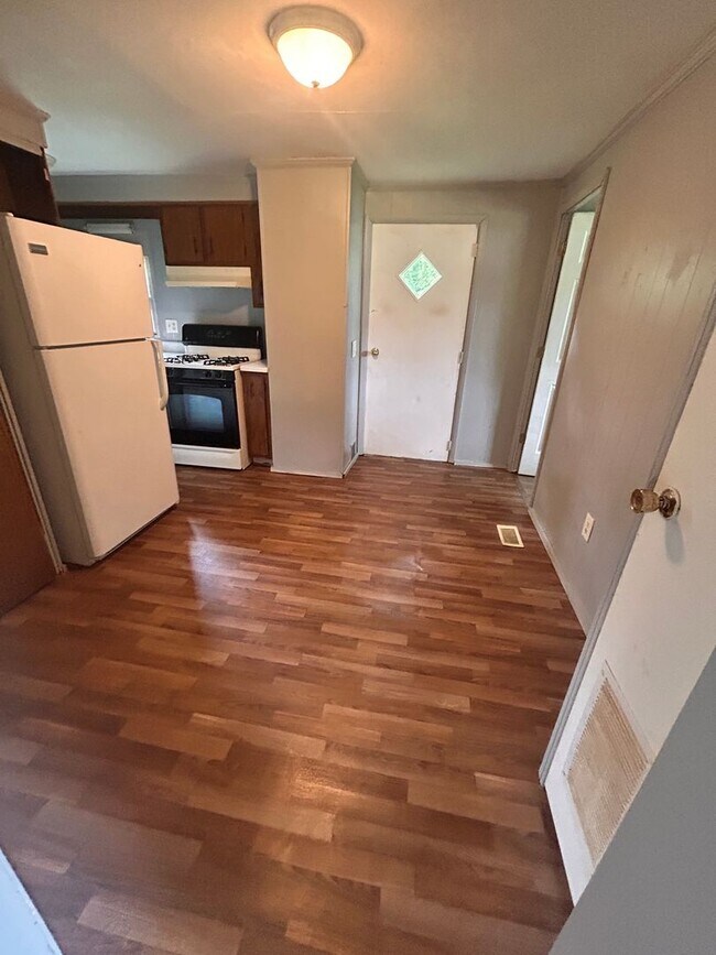 Foto del edificio - 2 bed 1 bath duplex apartment in Bunker Hill Mobile Home Community
