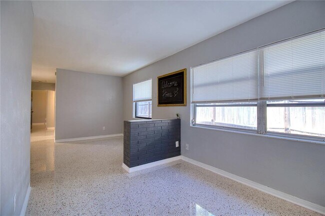 Foto del edificio - 636 15th Ave S