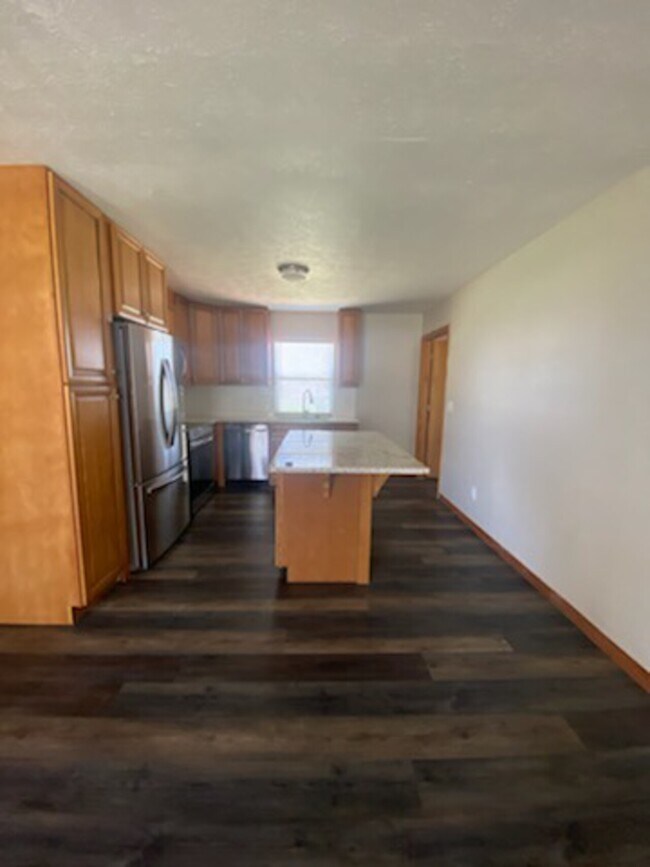 Building Photo - Meadowlark 2