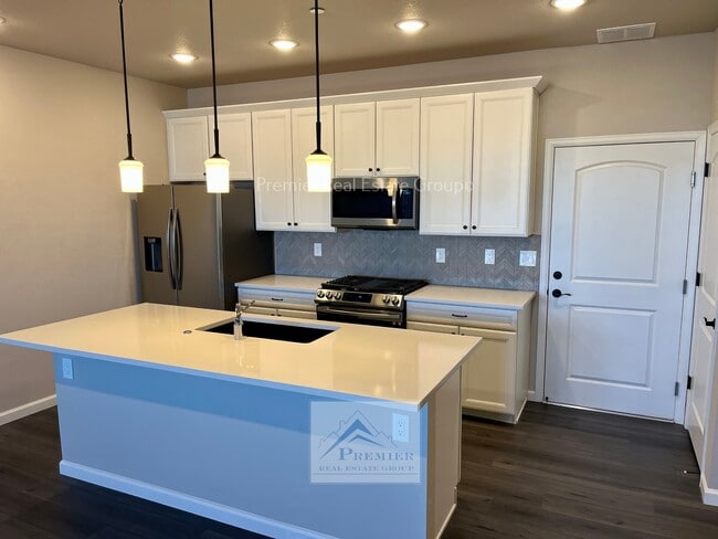 Building Photo - 1545 Spring Water Point