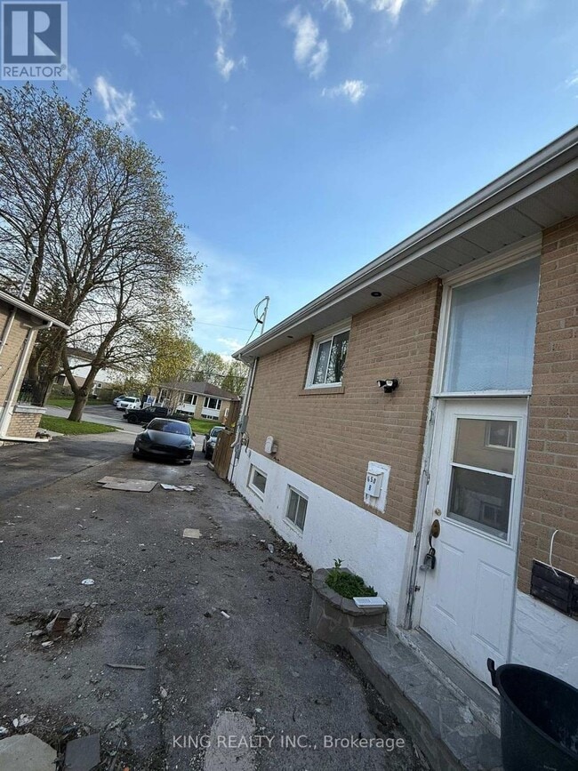 Building Photo - 650 Mountview Pl