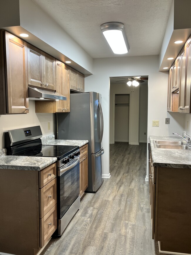 Brand new kitchen - 914 Weston Ct