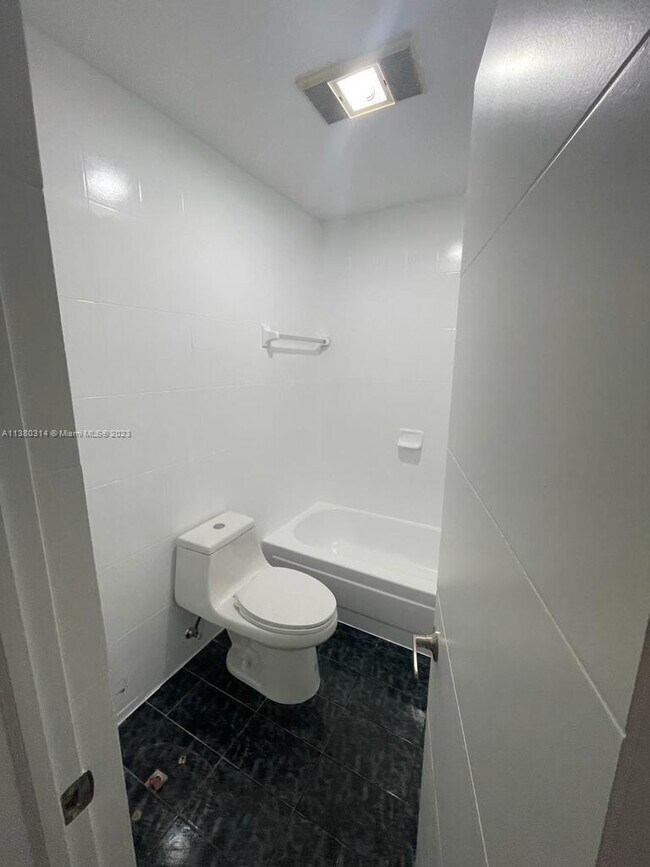 Building Photo - 2779 SW 34th Ave