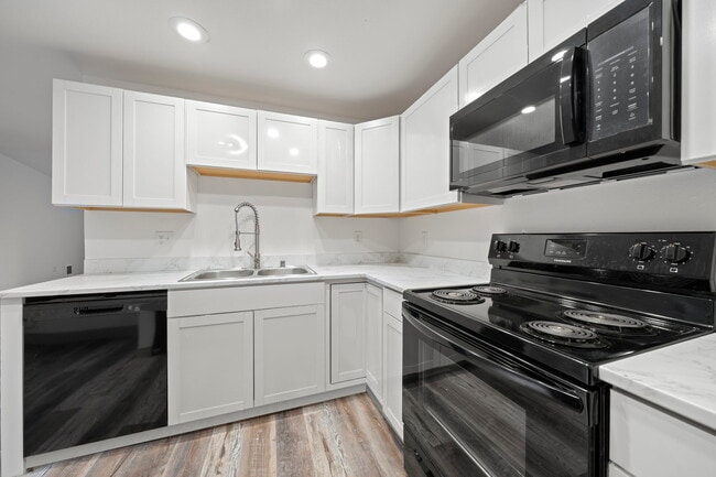 Building Photo - Pointe West Apartments