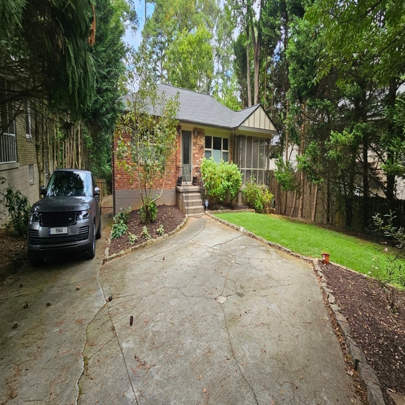 Primary Photo - 1666 Briarcliff Rd NE