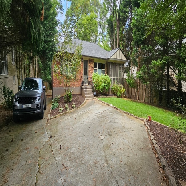 Photo - 1666 Briarcliff Rd NE House
