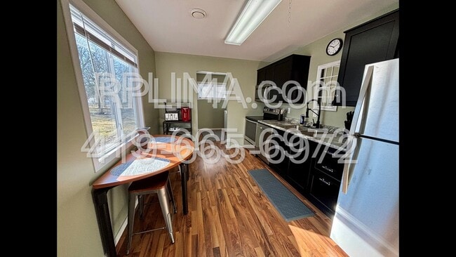 Building Photo - 171 N Dana Ave