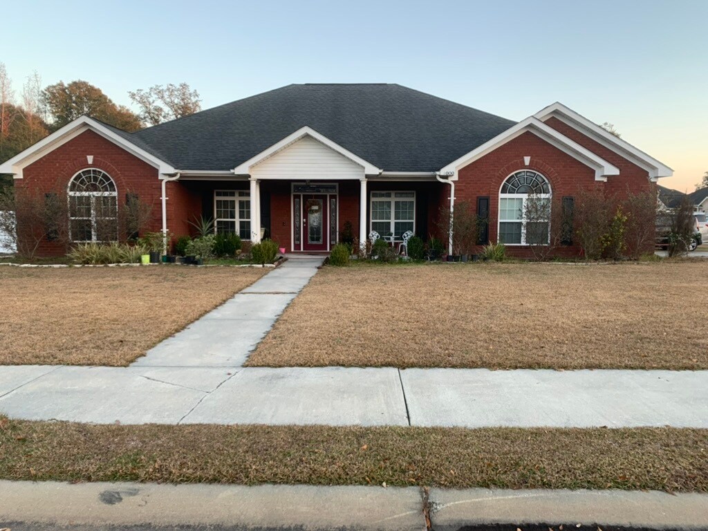 Primary Photo - 1000 White Oak Cir