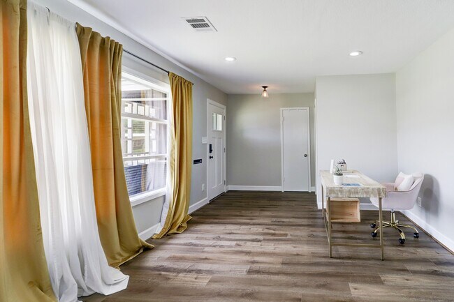 Foto del edificio - 5146 Stuyvesant Ln
