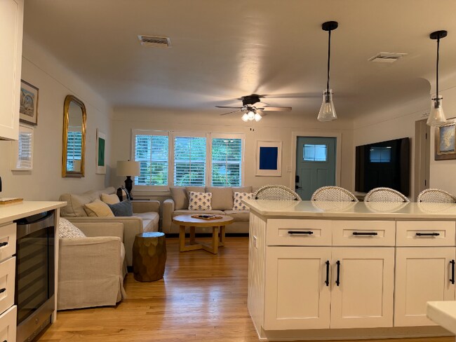 Building Photo - 234 24th Ave N