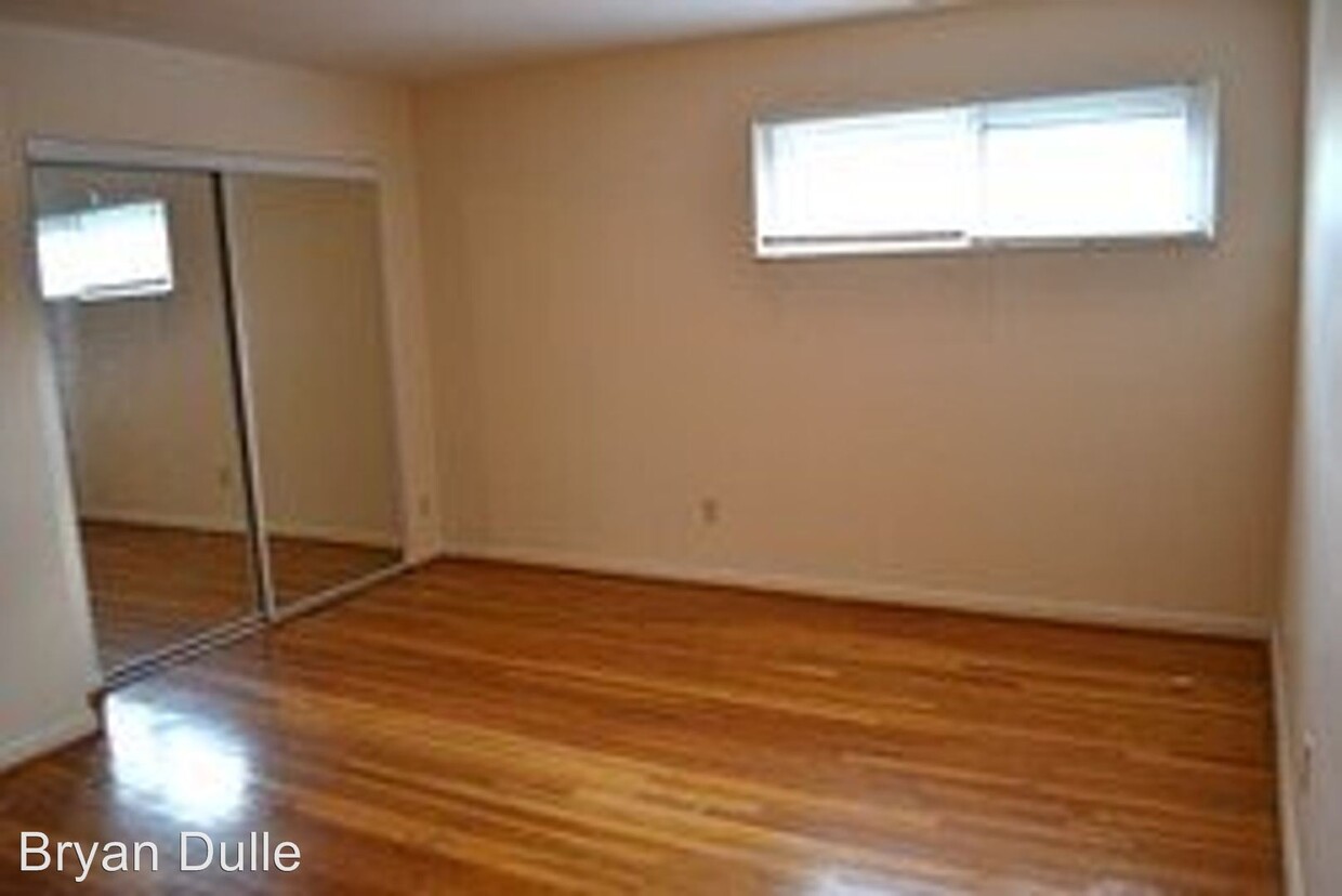 Building Photo - 204 Clinton St