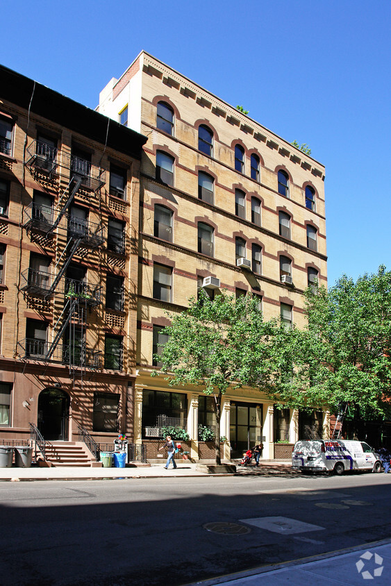 Foto del edificio - 214 W 17th St