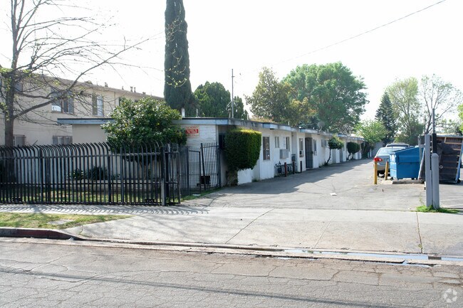 Foto del edificio - 14654-14664 Blythe St
