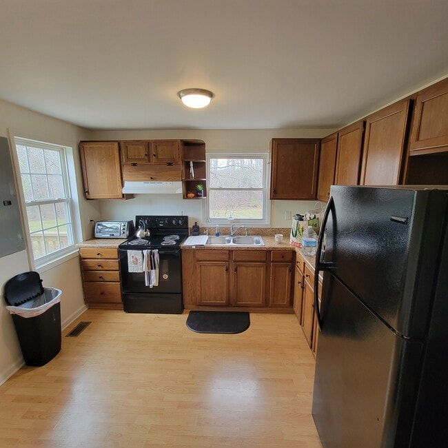 Building Photo - 557 George Hollands Ln