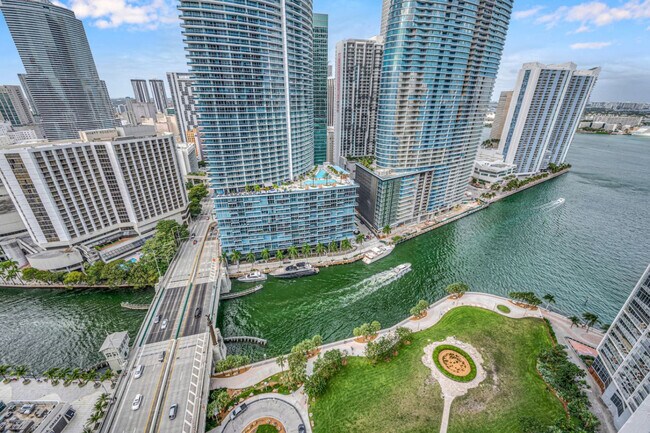 Building Photo - 481 Brickell Ave