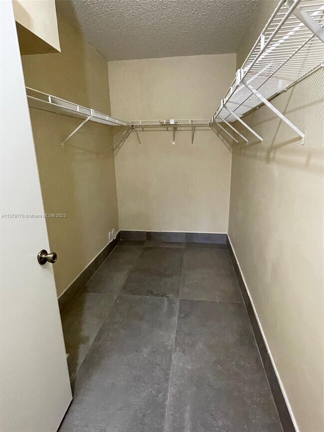 Foto del edificio - 3660 N 56th Ave