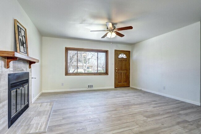 Building Photo - Spacious 4BR House in Arvada