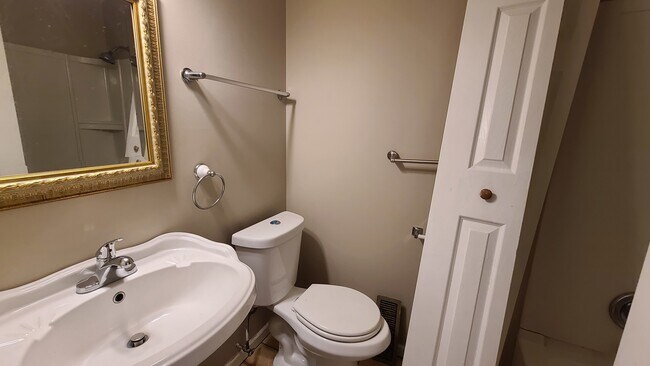 Building Photo - 2031 Belmont Ct