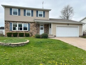 Building Photo - 1602 Meadow Ln