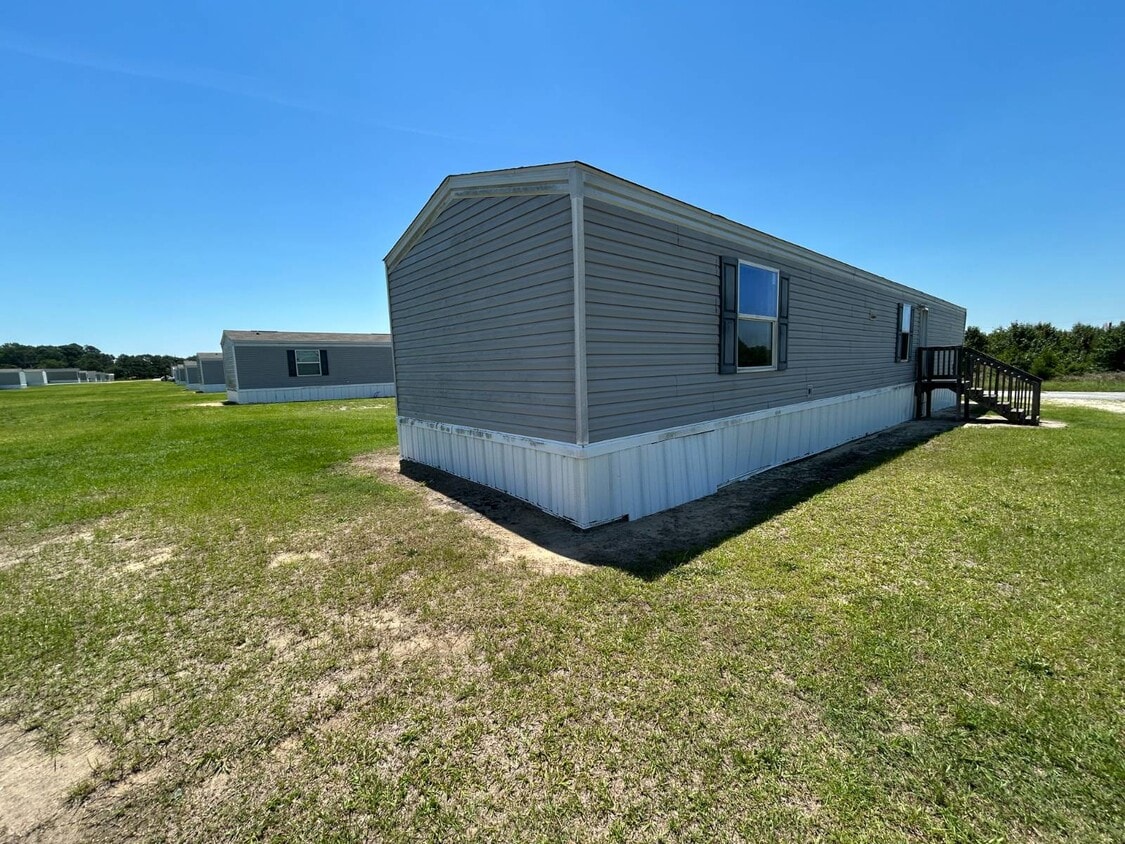 Building Photo - 1524 Jans Dr