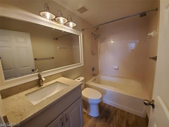 Foto del edificio - 1215 Reserve Way