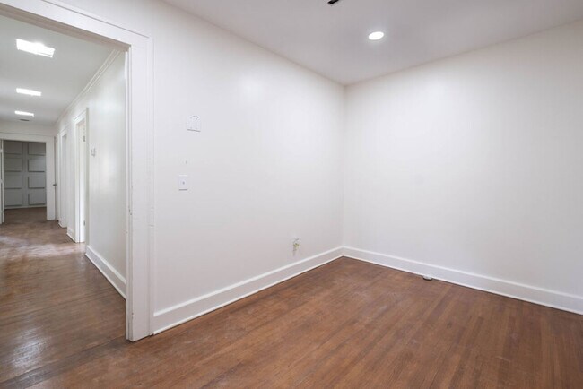 Foto del edificio - Office Building For Rent