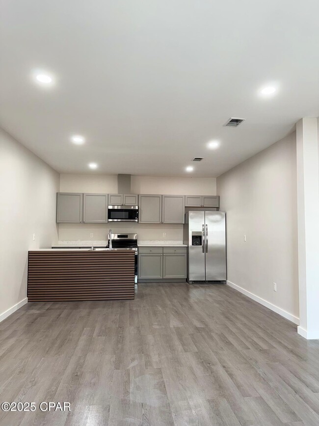 Building Photo - 2913 E 5th Ct