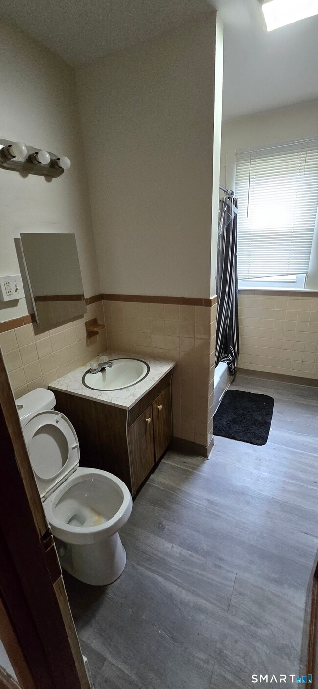 Foto del edificio - 79 Robbins St