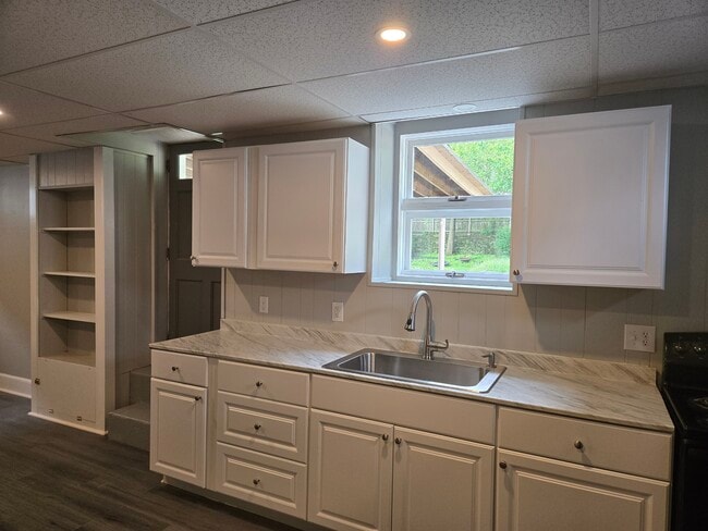 Kitchenette - 47 Volturno St