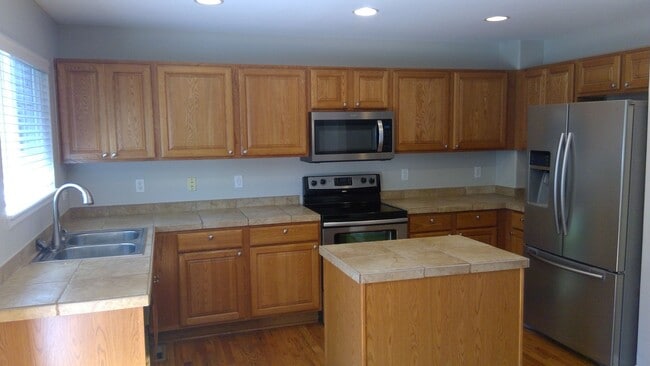 Photo - Single family 4 bed 3 bath for rent House