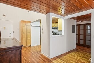 Building Photo - 205 10th St