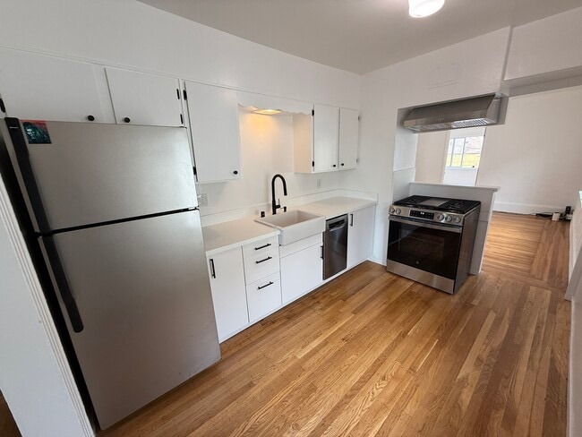 Building Photo - 685 28th St