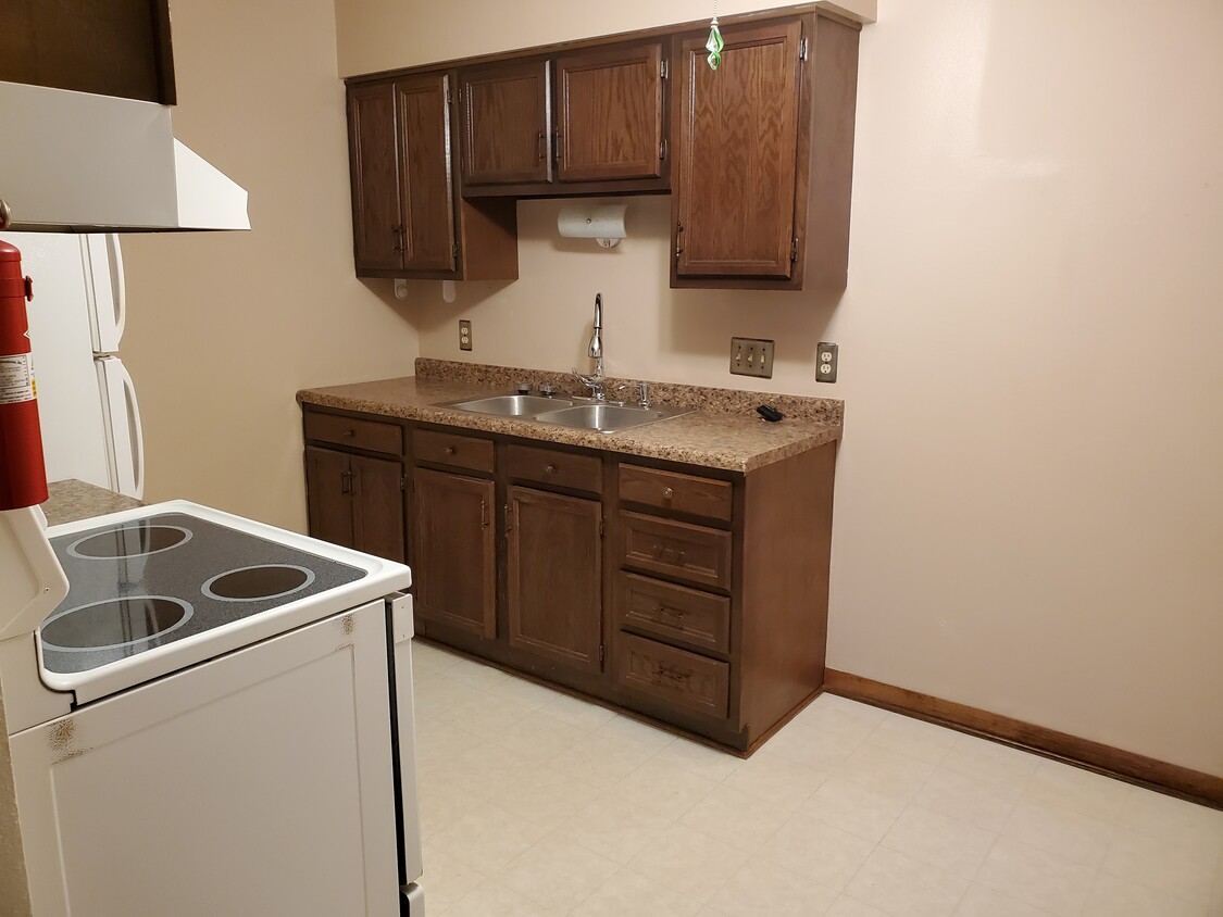 Kitchen - 807 5th St NW