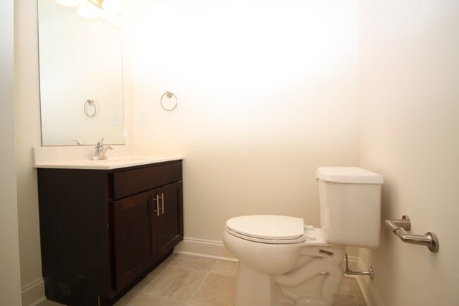 Building Photo - Waterford Ave