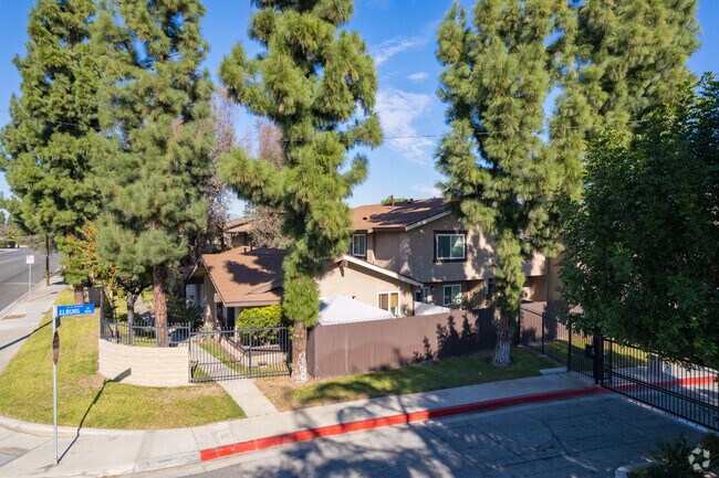 8544 Elburg St Paramount, California, 90723-2859 - 8544 Elburg St
