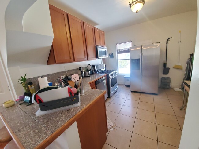 Building Photo - Aug. 1st move in.  Stunning 2 bedroom Home...