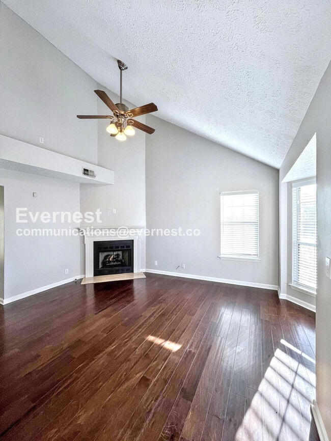 Building Photo - 2073 Upland Dr