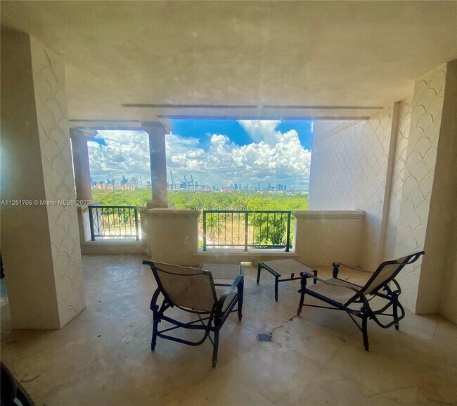 Foto del edificio - 7600 Fisher Island Dr