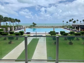 Building Photo - 360 Ocean Dr