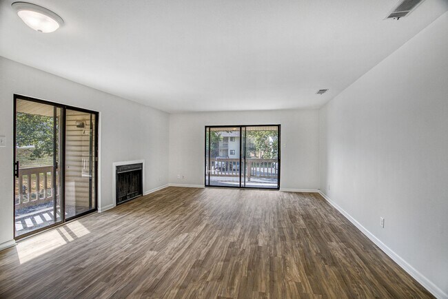 Foto del edificio - 101 Pine Forest Dr