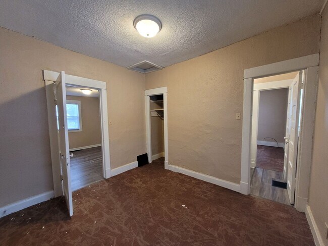 Foto del edificio - Two Bedroom, One Bathroom Home with Washer...
