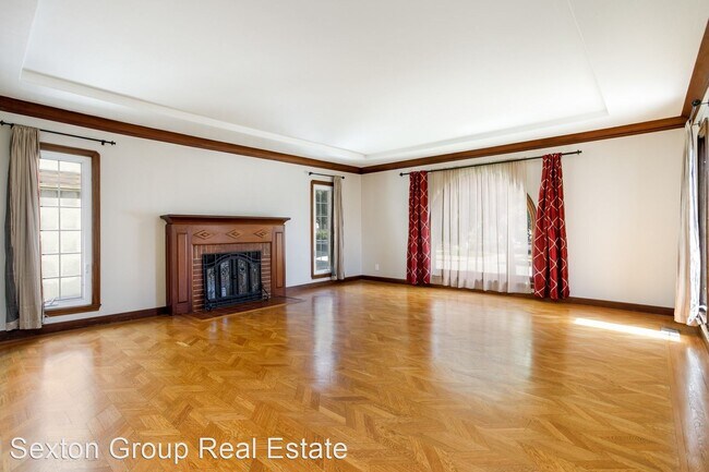 Building Photo - 4 br, 2 bath House - 818 Collier Dr