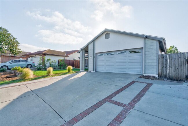 Foto del edificio - 4848 Glenhaven Dr